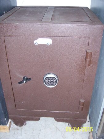 Old safe, moderized, Electronic lock, used safe, Harring's & Ferral's